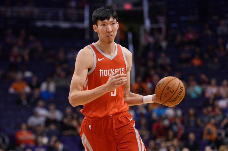 6分2板!周琦回顾NBA高光时刻:虽然是垃圾时间上场 但是很开心