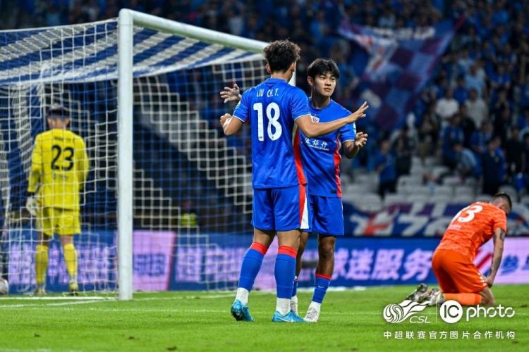 上海申花主场7-1大胜云南玉昆
