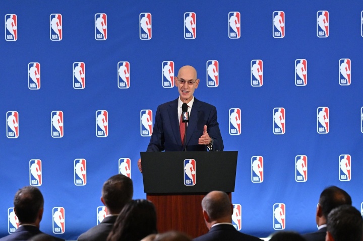萧华:中国拥有数亿NBA球迷 篮球是中国第一运动 中国赛影响巨大