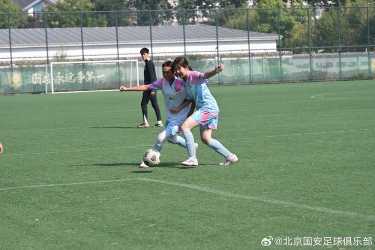和田地区墨玉县青少年女子足球赴京交流营走进国安足球俱乐部