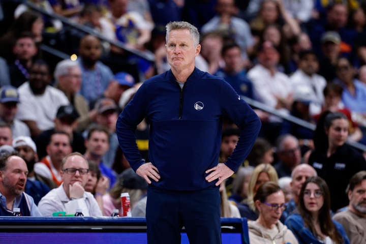 科尔：如今NBA很难靠单一技能生存 球员至少得会运传投&阅读比赛