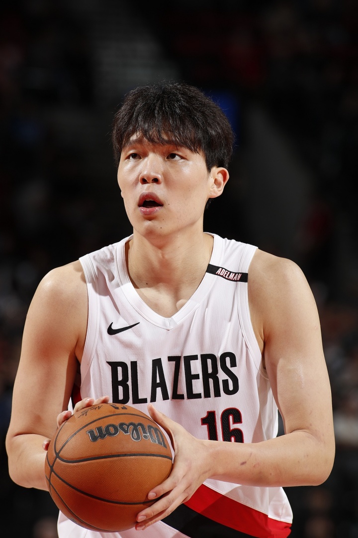 媒体人：后卫上得越勤快对杨瀚森是好事 第3中锋每场都有机会上场