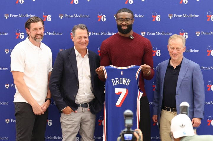 76人总裁：我们极具侵略性地争取布朗 很激动能得到他