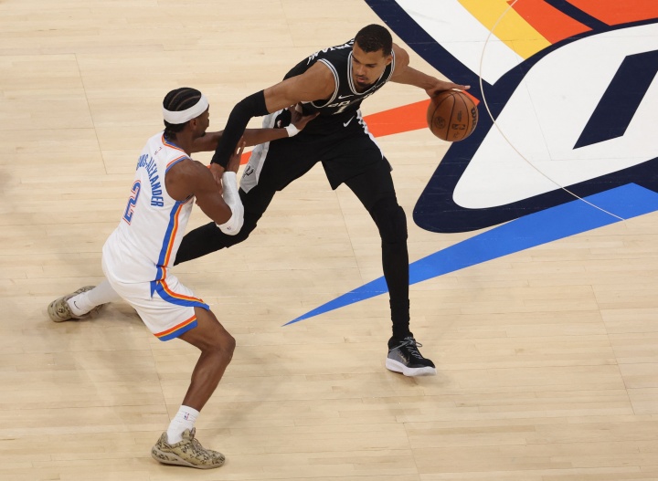 萧华：文班和亚历山大都在不断进步 他们为NBA贡献了很多